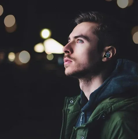 Écouteurs Microphone Bluetooth 5.0 à Commande Tactile Écouteurs Microphone Bluetooth 5.0 à Commande Tactile